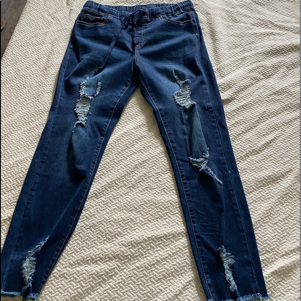 Distressed Skinny Jeans 👖💗 NWOT